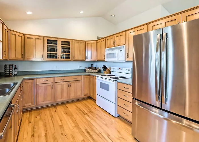 Majestic Views & Wraparound Deck: Show Haven *