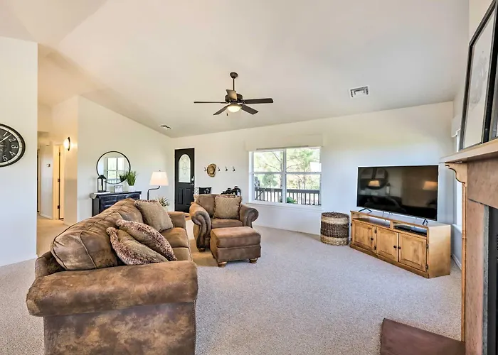 Majestic Views & Wraparound Deck: Show Haven Pinedale